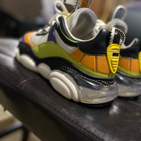 Men’s SIZE 9.5 MOSCHINO Designer Shoes - Picture 3 of 3